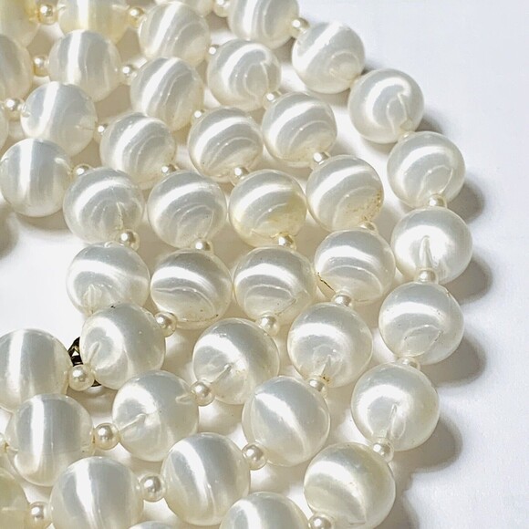 Vtg Sarah Coventry Necklace 36" White Satan Bead Cat's Eye Single Strand Signed - Picture 7 of 9